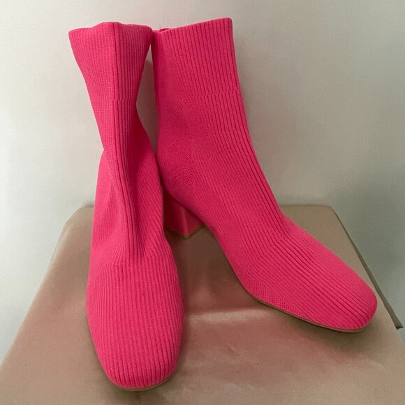 NWOT Barbie Pink Knit Stretch Ankle Boots Size 8.5/9 EU 39 - Picture 2 of 8